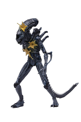 Aliens: Battle Damaged Alien Warrior 1/18 Scale Figure (Previews Exclusive)